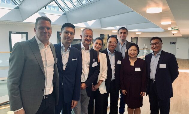 The GGBa and the DG DERI supported CanSino Biologics in setting up its activities in Geneva. From left to right: Denis Cavin (DG DERI), Shun Zhou (GGBa), Pierre Morgon, Lidia Kebbab, Chao Shoubai, Thomas Bohn (GGBa), Helen Mao, Jean-Denis Shu